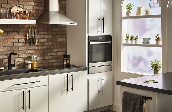 Whirlpool 24-in. Smart Wall Oven 