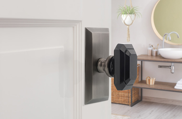 Grandeur Hardware Cut Crystal Knobs