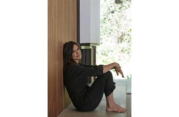 Summer Jensen selecting the perfect appliance package