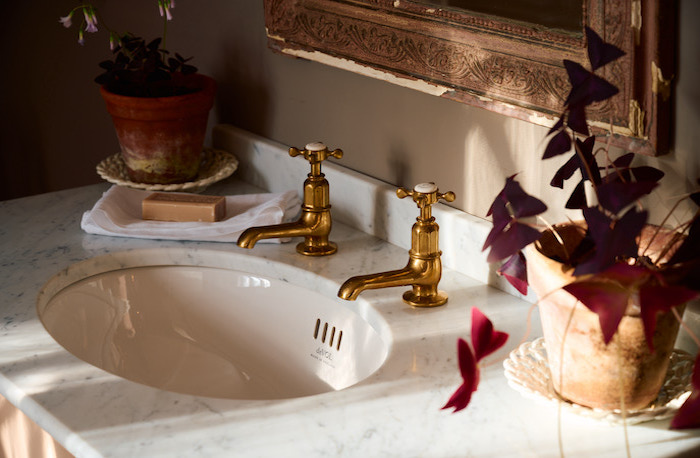 pillar taps for bathroom sink