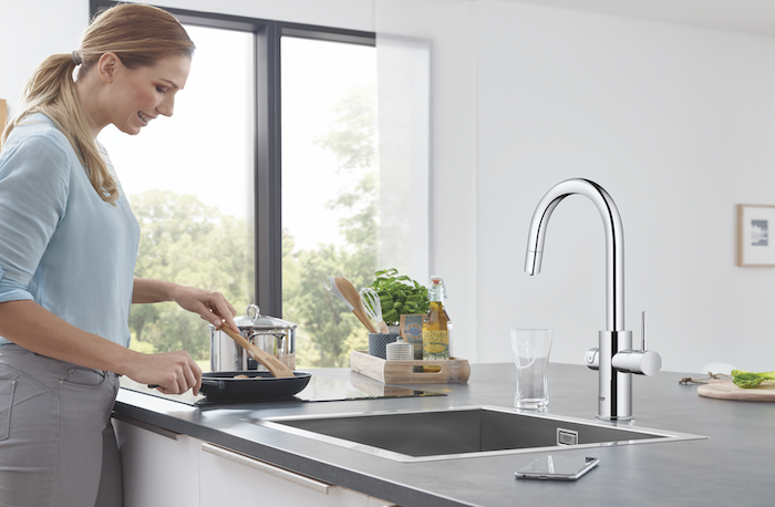 water filtering kitchen faucet