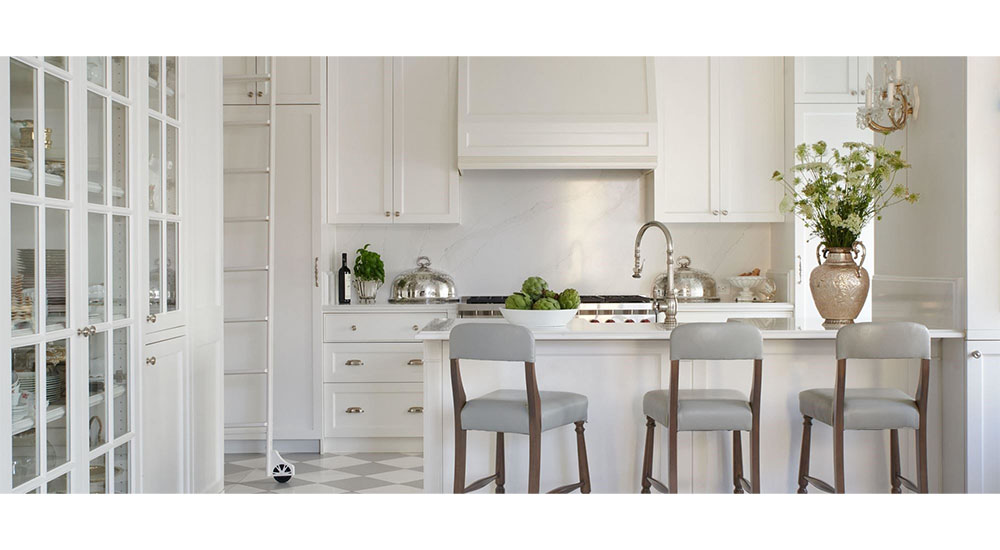 white traditional kitchen wolf range