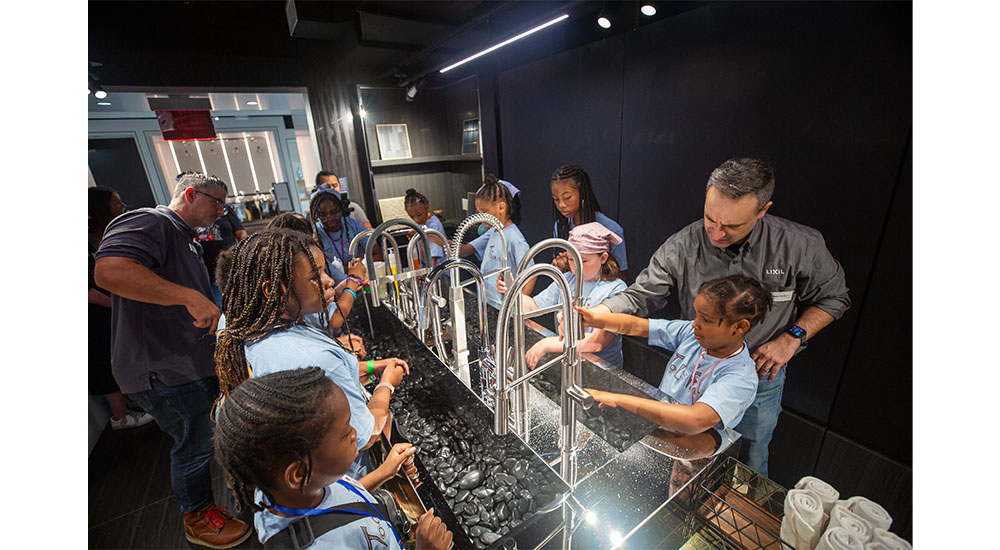 girls learning about lixil faucets