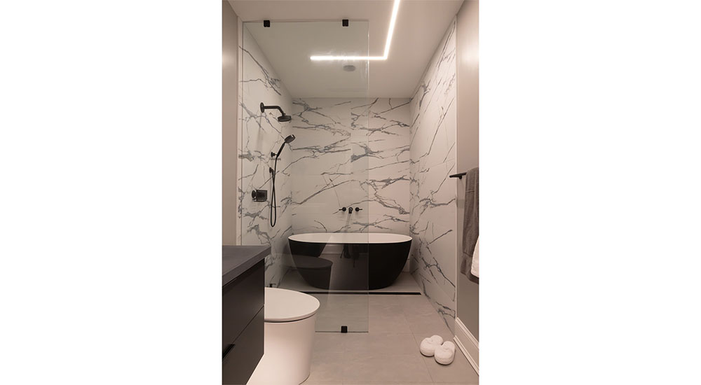 tub and shower in wetroom bath with mud-in ceiling lighting