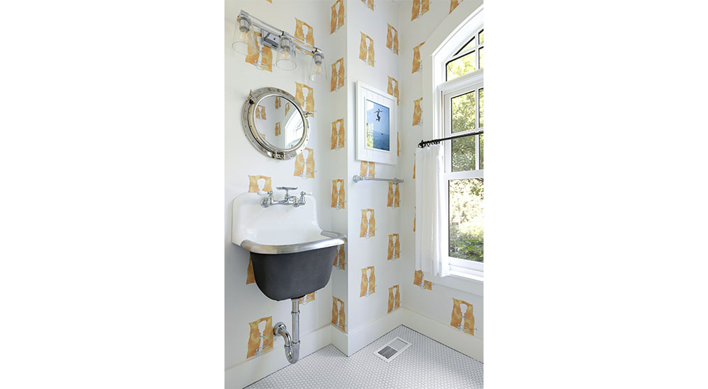 bathroom with nautical theme and color